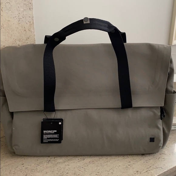 Lululemon Early Embark Duffel / 27 L - Picture 10 of 15